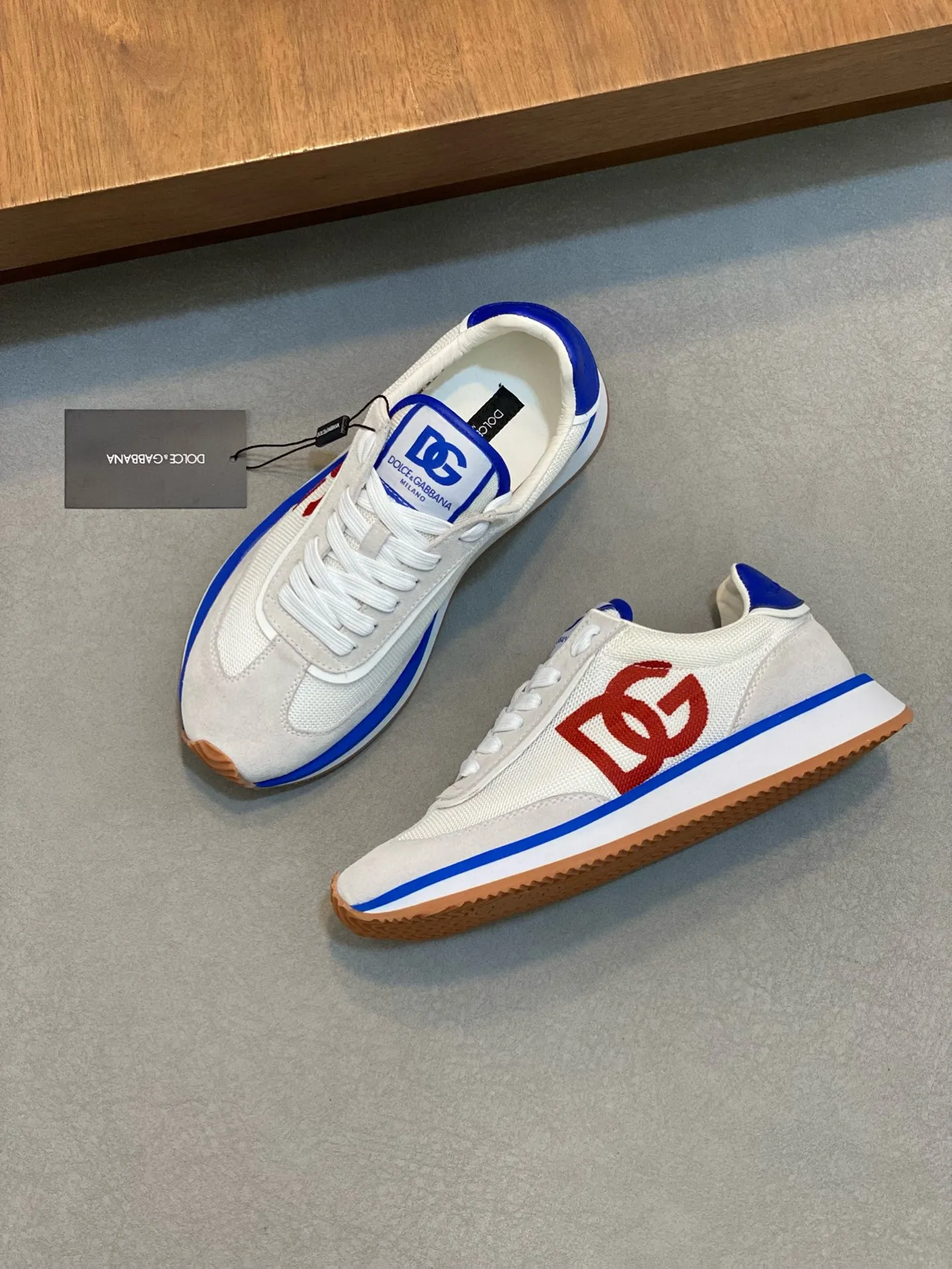 Factory price: 458💰••New products••Dolce&Gabbana••DG✔️High-end men's sports•casual shoes. Original goods from top counters. Original imported cowhide, multi-material splicing design ➕Imported cowhide lining, cowhide feet ➕Original TPR elastic outsole. Size: 39-44 (38, 45 customized)